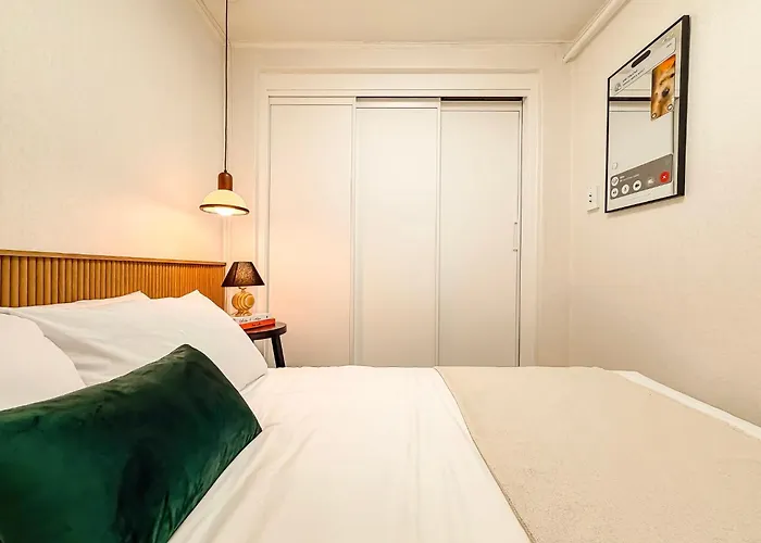 잠실 롯데월드 석촌호수 석촌고분역 1분 퀸침대 2개 アパート